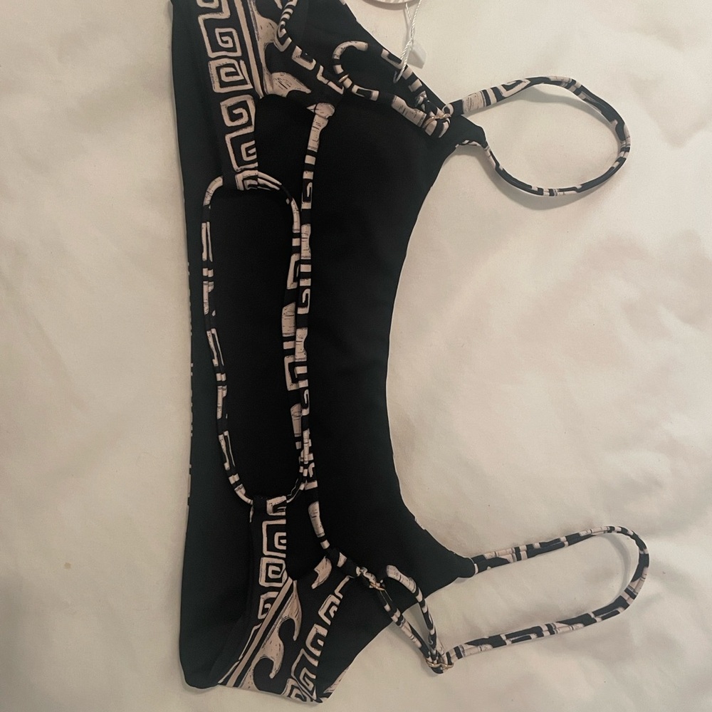 Salted size small bikini top “new”